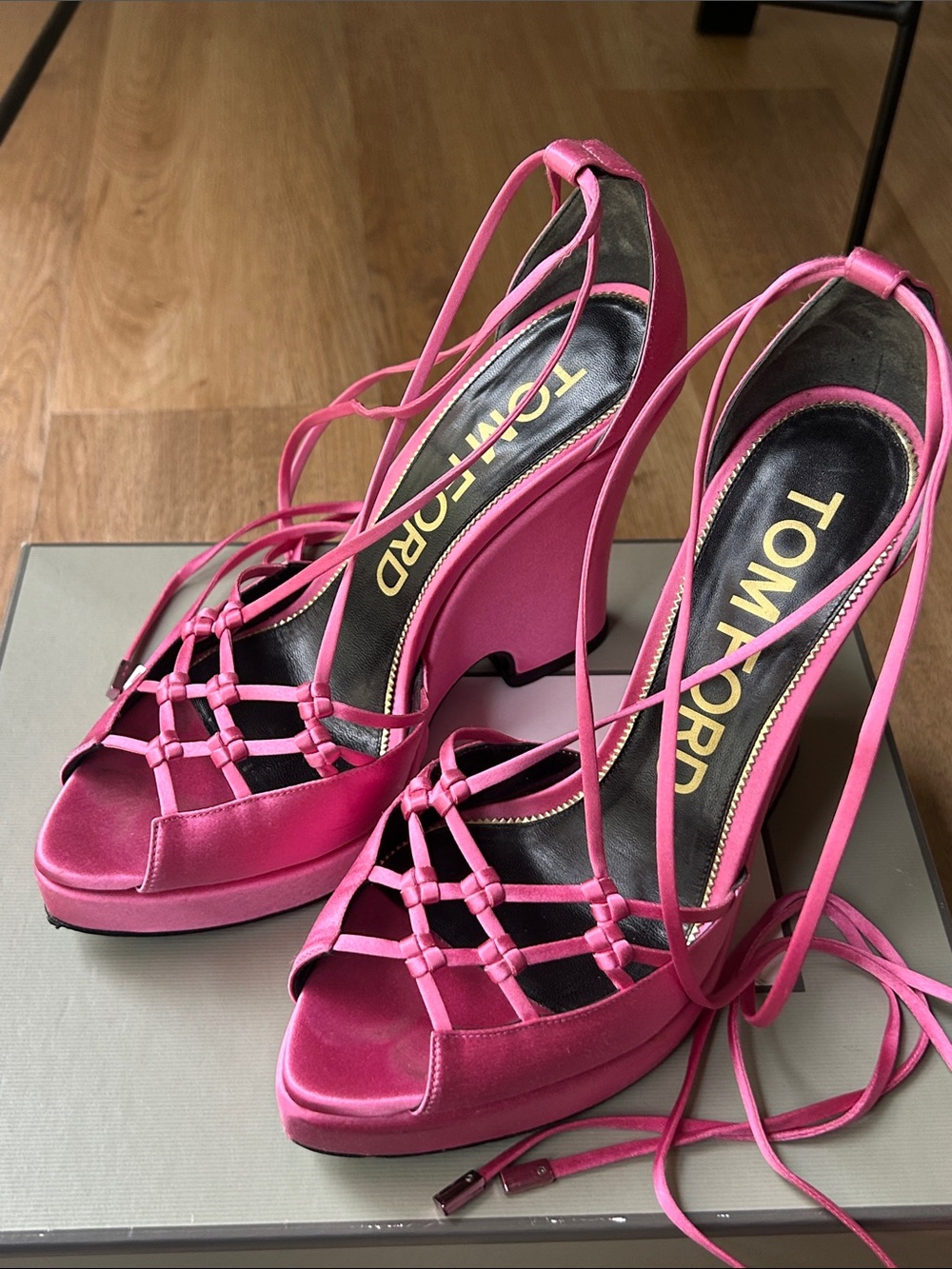 Tom Ford Fuchsia Pink Satin Lace-Up Platform Wedges Heels - Picture 4 of 12